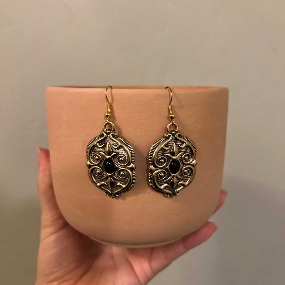 Elegant Black and Gold Filigree Earrings